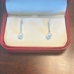 White gold drop earrings with pearls and diamonds